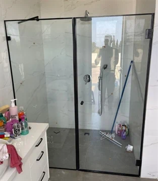 מקלחוני חזית