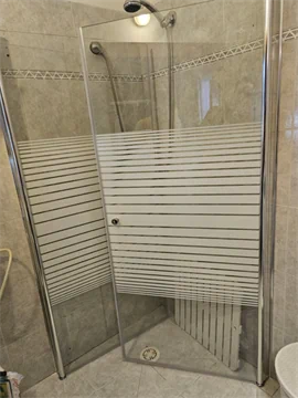 מקלחונים פינתיים