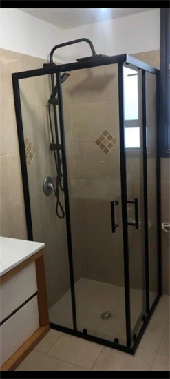 פינתי 2 דלתות הזזה בשחור